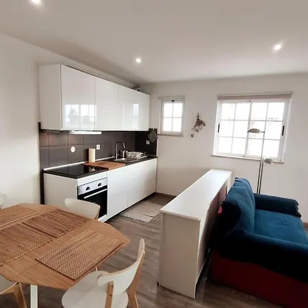 Sea View Apartment *